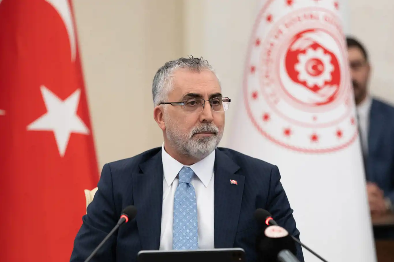 Kamu İşveren Heyeti, memura ikinci teklifini sundu
