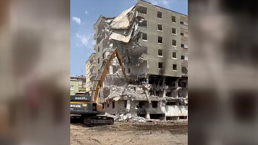 8 Katlı Bina Yıkım Sırasında Çöktü