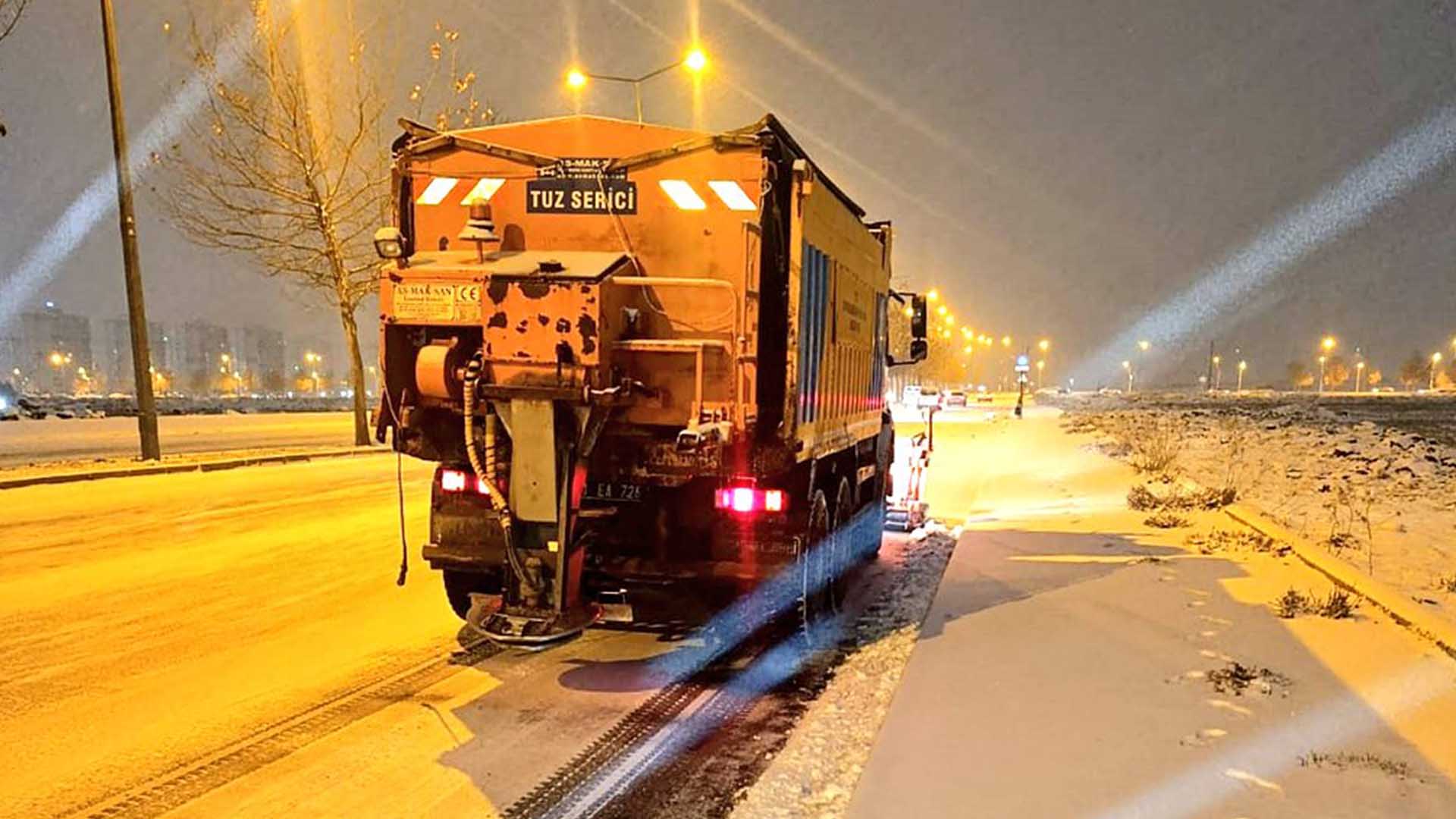 Diyarbakır’da Kar Yağışı Etkili Oldu, Ekipler Sahaya Çıktı