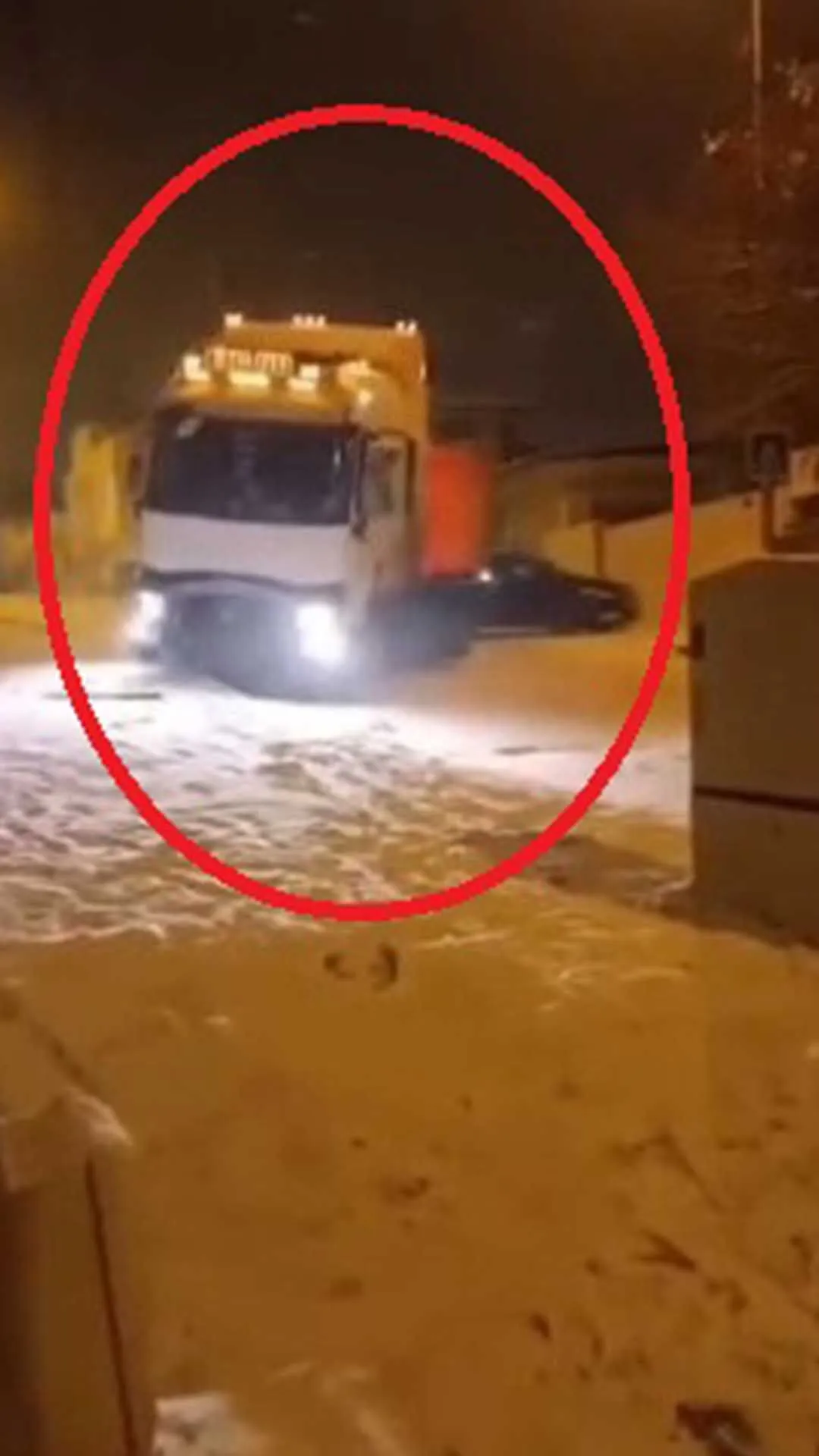 Diyarbakirda Kar Yagisi Ucak Seferleri Iptal Edildi Cok Sayida Trafik Kazasinda 11 Kisi Yaralandi 3