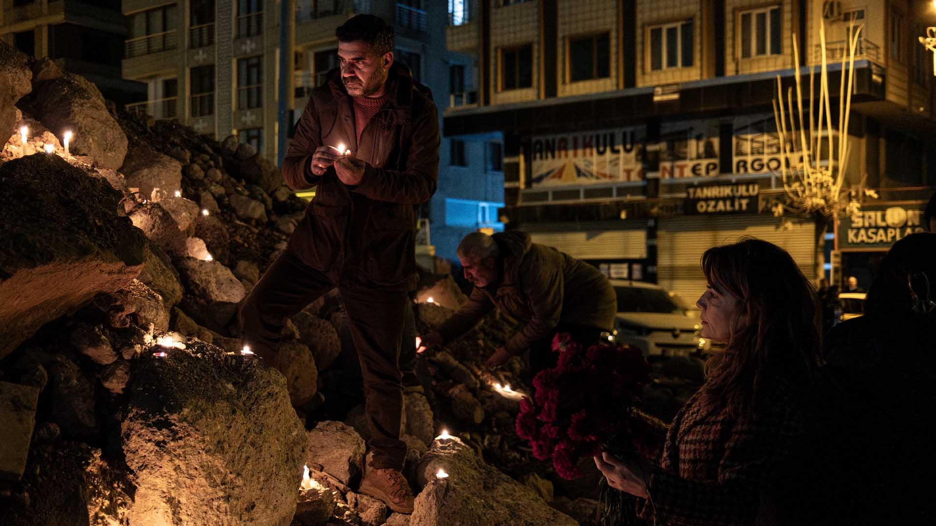 Diyarbakır’da 6 Şubat Deprem Şehitleri Üçüncü Yılında Anıldı 1
