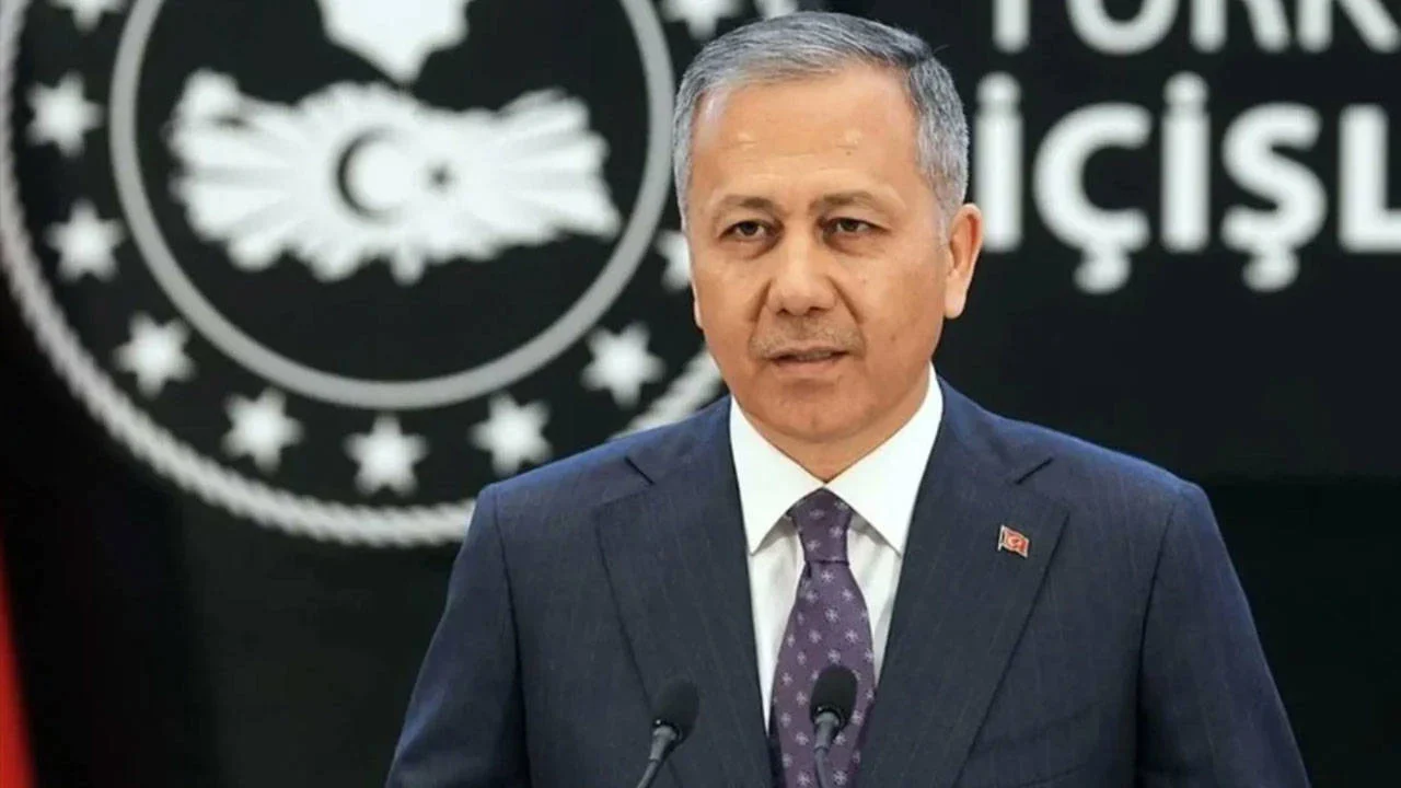 Yerlikaya Yemege Geldi Akp Milletvekilleri Yanina Gitmedi