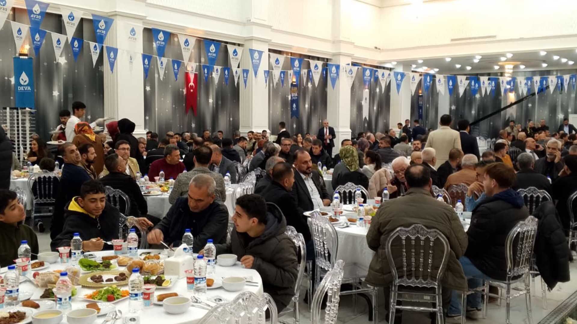 Ali Babacan Diyarbakır’da Halepçe’yi Andı, Çözüm Süreci Çağrısı Yaptı