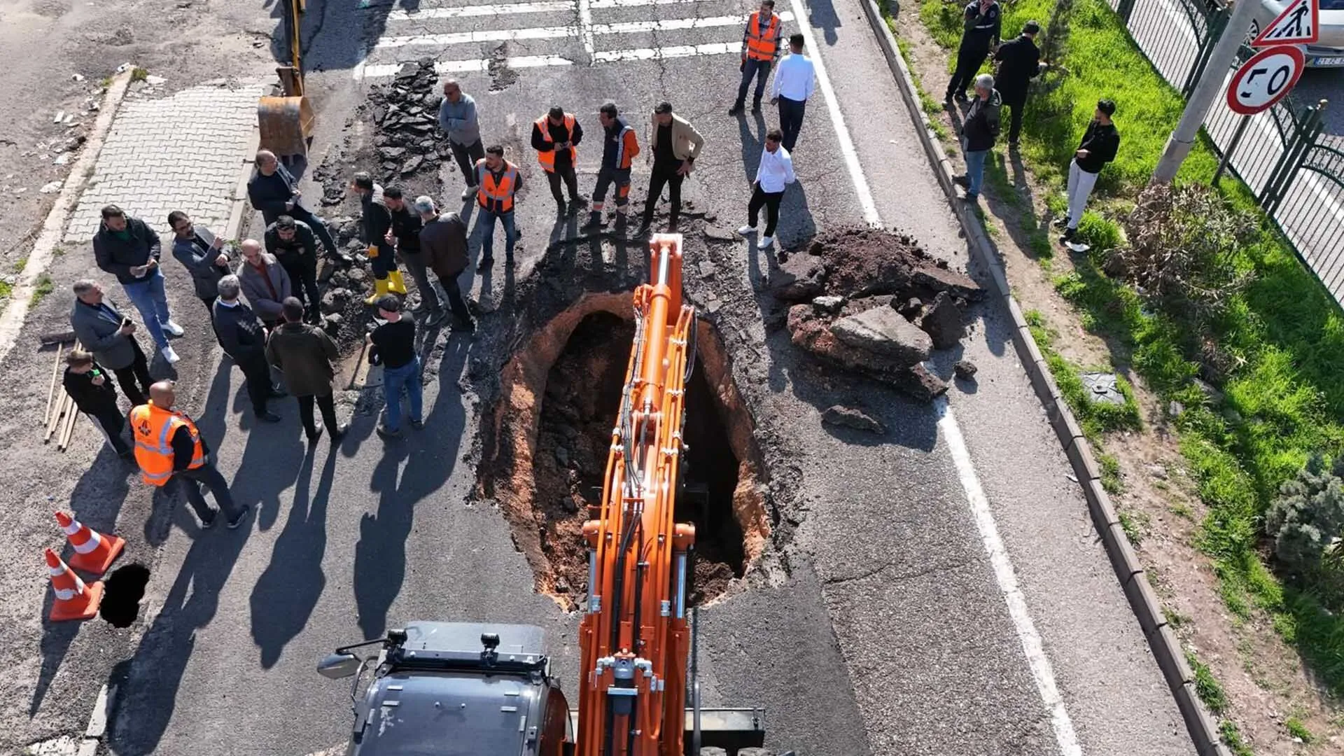 Diyarbakır–Silvan Yolunda Çökme: Facia Kıl Payı Atlatıldı