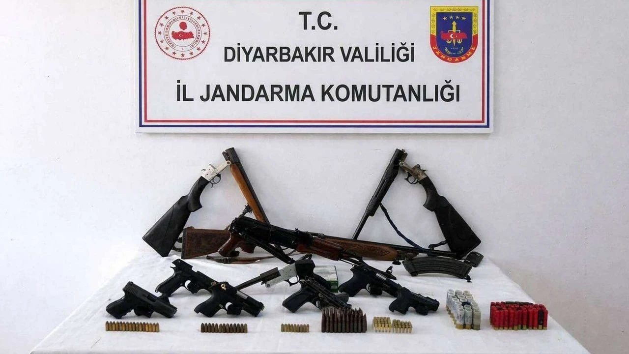 Diyarbakır’da silah operasyonu: AK-47’ler ve onlarca silah ele geçirildi
