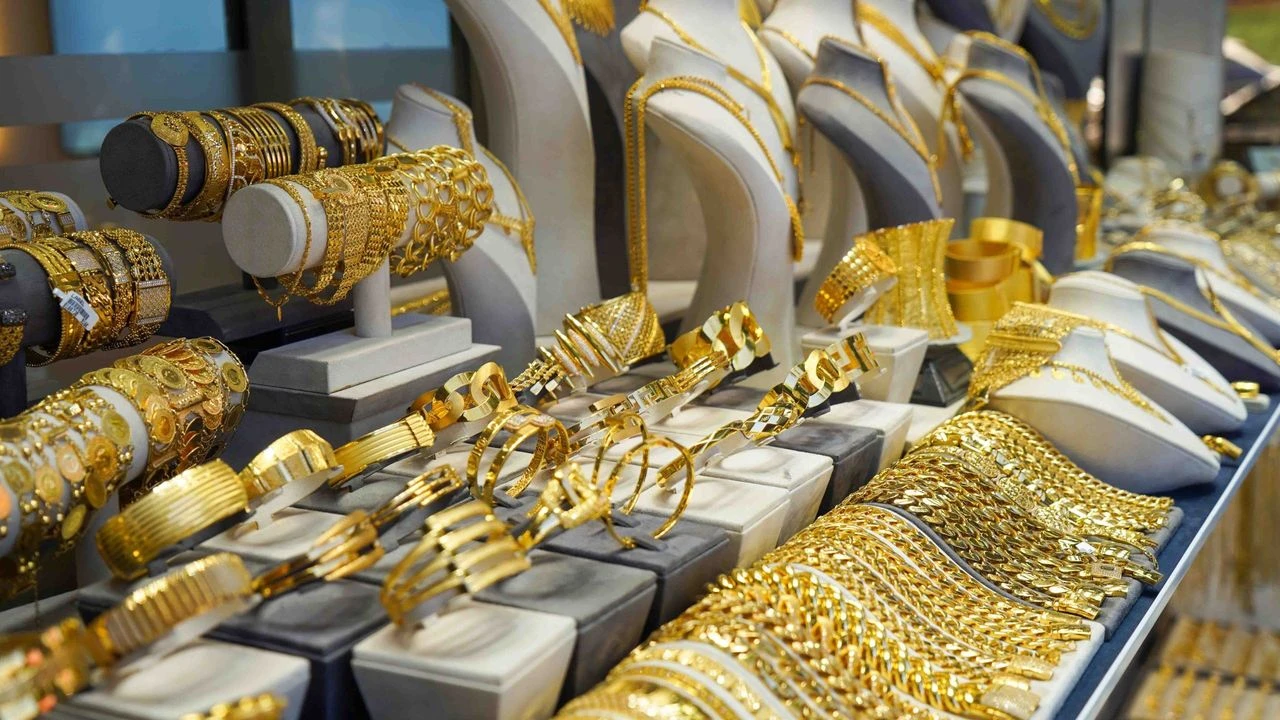 Gram Altindan Rekor Ustune Rekor Tam Yarim Ceyrek Altin Ne Kadar Oldu Iste 17 Ocak 2025 Altin Fiyatlari Scaled 2 (1)