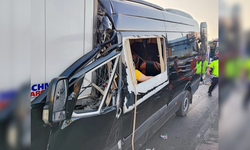 Antalya’da Tır-Minibüs Kazası: 2 Ölü, 12 Yaralı
