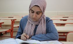 Depremden sonra YKS’de Türkiye derecesi yapan imam hatipli kız