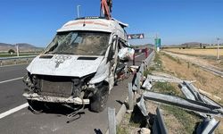 Nevşehir'de tarım işçilerini taşıyan minibüs devrildi: 24 yaralı