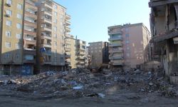 Diyarbakır’da depremde 60 kişinin öldüğü bina 'ruhsatsız' inşa edilmiş