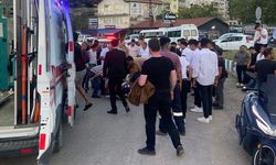 Düğün konvoyunda davulcu kamyonet kasasından düştü!