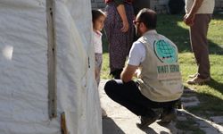 Ağrı Umut Kervanı Derneği, ihtiyaç sahiplerine yüzbinlerce TL'lik yardım ulaştırdı