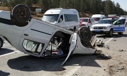 Düğün konvoyundaki araç takla attı: 5 yaralı
