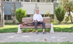 'Eşinin beyanıyla evden uzaklaştırılan' yaşlı adam 2 aydır parklarda yaşıyor!