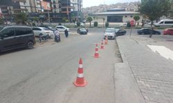 Gaziantep’te esnaf tarafından yere vidalanan dubalar kaldırıldı