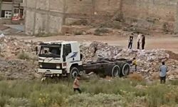 Kamyonun altında kalan çocuk hayatını kaybetti