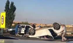 Konya'da virajı alamayan otomobil bariyerlere çarptı: 4 yaralı