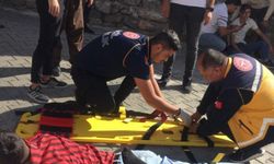 Motosiklet istinat duvarından düştü: 2 yaralı