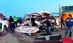 Peru'da minibüs ile kamyon çarpıştı: 10 ölü