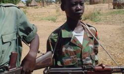 Sudan ordusu, esir 30 "çocuk askeri" teslim etti