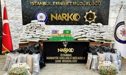 Türkiye'ye hasta nakil aracıyla uyuşturucu sokmaya çalışırken yakalandılar