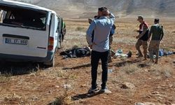 Van'da minibüs takla attı: 6 yaralı