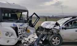 Bursa'da iki araç çarpıştı: 11 yaralı