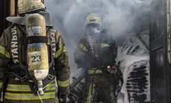 İstanbul'da tırın dorsesindeki 6 otomobil yandı
