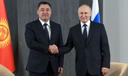 Putin, Kırgızistan'ın başkenti Bişkek'te Caparov'la bir araya geldi