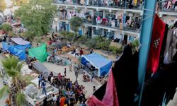 UNRWA siyonist tehditlere boyun eğerek binlerce Gazzelinin barındığı okulların boşaltılmasını talep etti