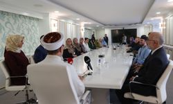 Diyanet İşleri Başkanı Erbaş, Müslüman olan 19 Hollanda vatandaşını kabul etti