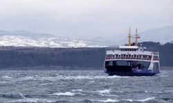Feribot seferlerine fırtına engeli