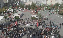 Filistinli çocuklar için gökyüzüne balon bırakıldı