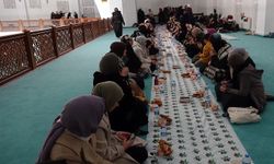 Gazze halkını anlamak için hurma, çorba ile iftar açtılar