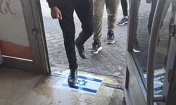 İşgal rejiminin bayrağını çiğnediler, işyerine Filistin bayrağını astılar