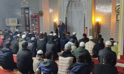 Müftü Pinal, sabah namazında gençlerle buluştu