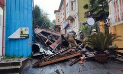 Sarıyer'de metruk bir bina çöktü