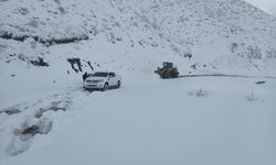 Siirt'te aşırı kar yağışı nedeniyle grup köy yolları ulaşıma kapandı