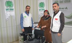 Bursa Umut Kervanı, felçli hastaya akülü tekerlekli sandalye yardımında bulundu