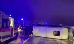 İşçi minibüsü kaza yaptı: 2'si ağır 15 yaralı