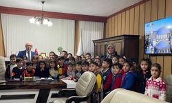 Minikler okul harçlıklarını Gazze'ye bağışladı