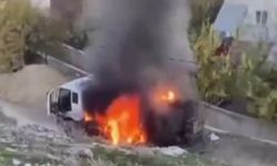 Park halindeki akaryakıt yüklü tanker alev aldı