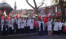 Sağlık çalışanları: İnsanların hizmet ettikleri noktalara bombaların atılması kesinlikle katliam ve soykırımdır