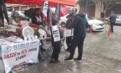 Yetimler Vakfı Tarsus'ta Gazze yararına yardım standı açtı