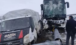 Ağrı'da meydana gelen kazada 11 kişi yaralandı