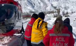 Diyarbakır'da bir hasta yollar kapalı olunca helikopterle hastaneye sevk edildi