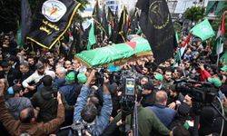 El-Aruri'nin cenazesine on binlerce kişi katıldı
