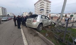 Refüje çıkan otomobilde bir kişi ağır yaralandı