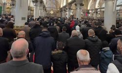 Tüm engellemelere rağmen Mescid-i Aksa'da cuma namazı kılındı