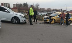 Batman'da iki otomobil çarpıştı: 1 yaralı